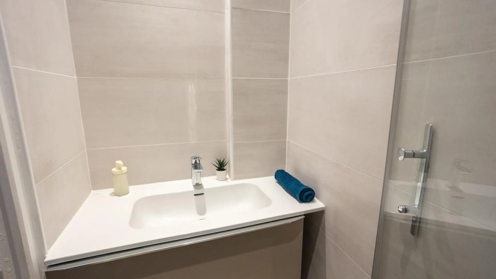 Appartement Luxe Neuf Quartier Palais Royal - Musee Du Louvre - Notre Dame Paris 0*,  France